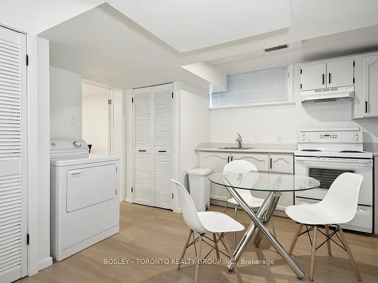 146 Earlscourt Ave #LOWER — Photo 16
