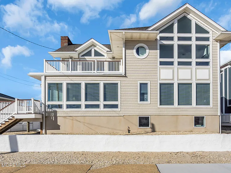 913 N Ocean Ave — Photo 3