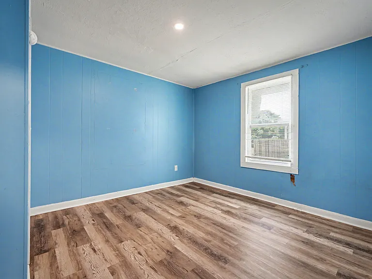 250 Vernis Ave — Photo 20