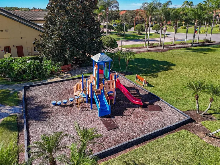 Beach Palm Ave — Photo 63