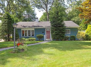 6 Walnut Pl, Huntington, NY 11743