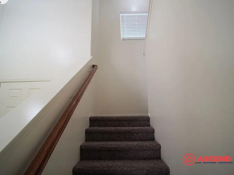 301 Alysheba Dr — Photo 9