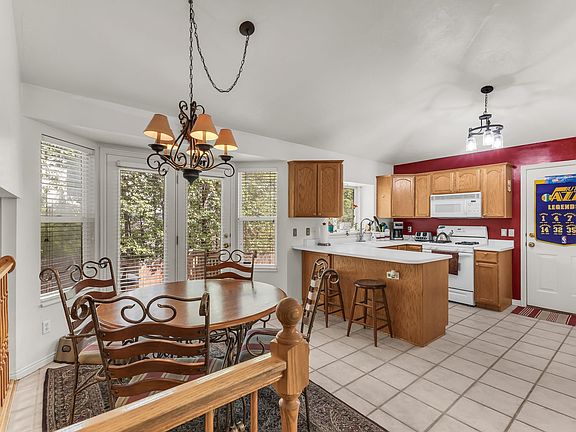 5th image of 838 E Williams Ct