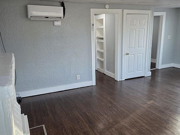 4th image of 913 Gidding St #5