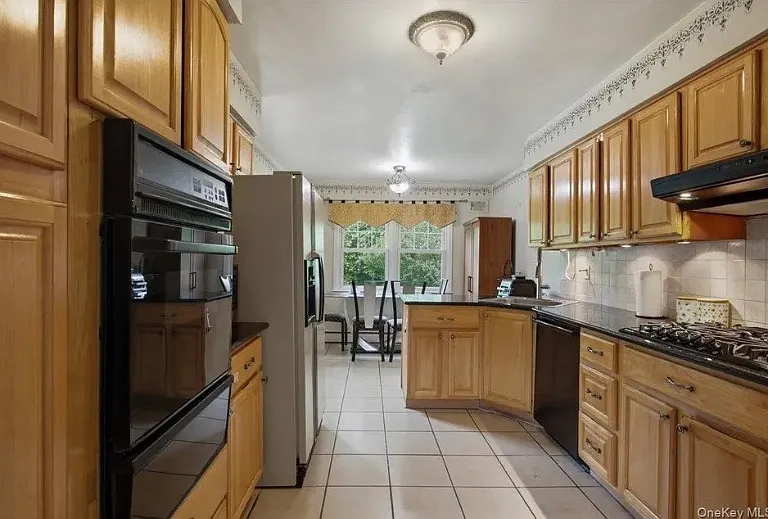 16 Baldwin Ln — Photo 3