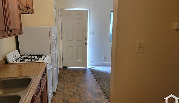 3rd image of 2385 Newton St #2385