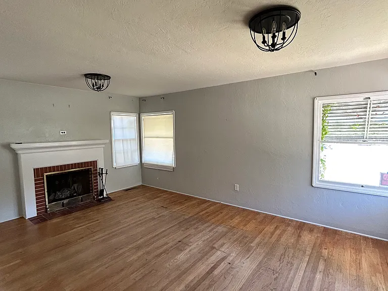 909 S Pleasant Ave — Photo 30