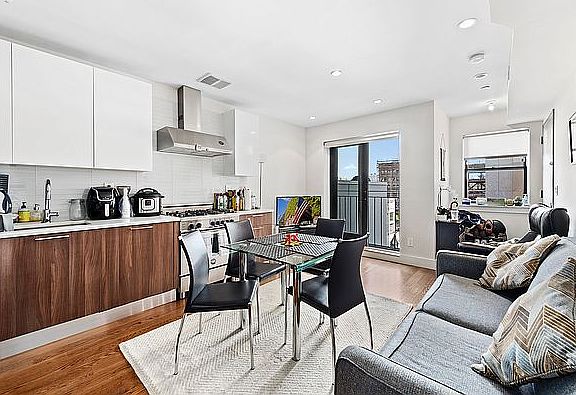 3rd image of 159 W 126th St APT 5A