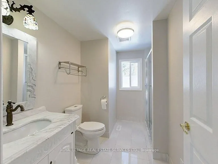 141 Castle Cres — Photo 20