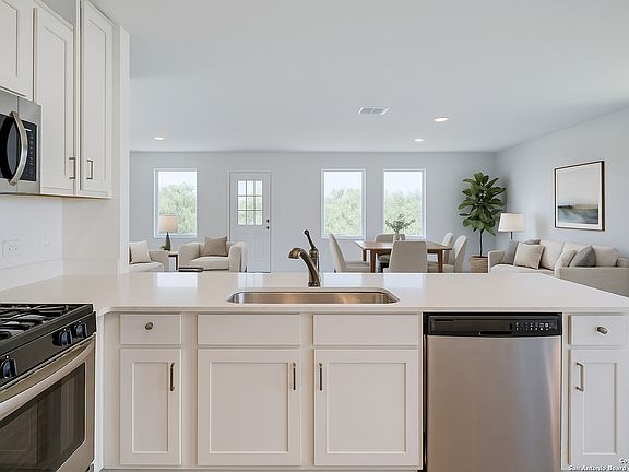 2nd image of 523 Kathleen