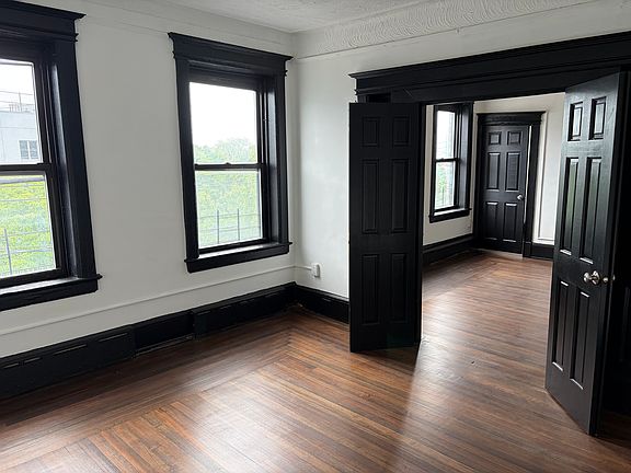 2nd image of 14 Saint Pauls Ave Floor 2