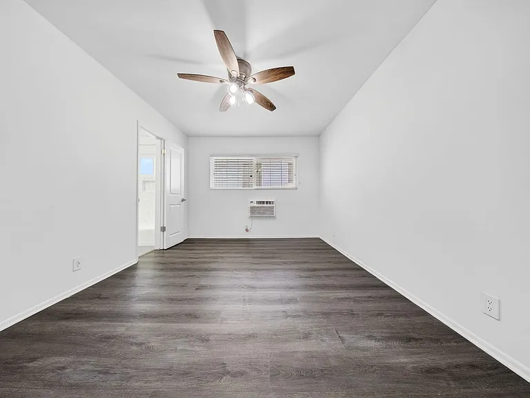 15114 Dickens St. — Photo 19