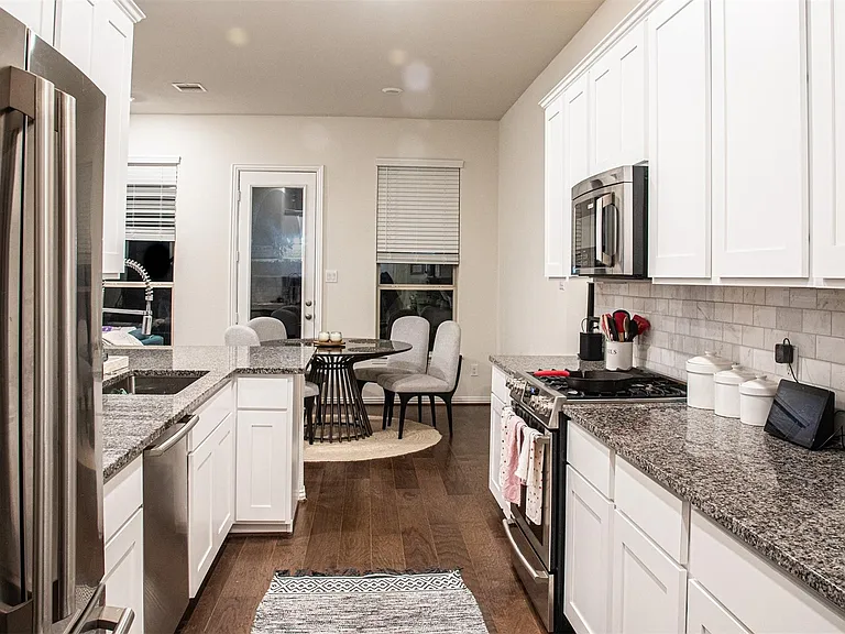 211 Club Crest Ln — Photo 8