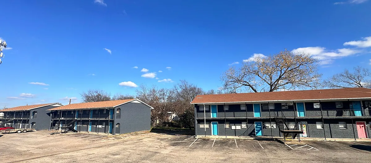 Building Photo - 1302 Harris Apartments