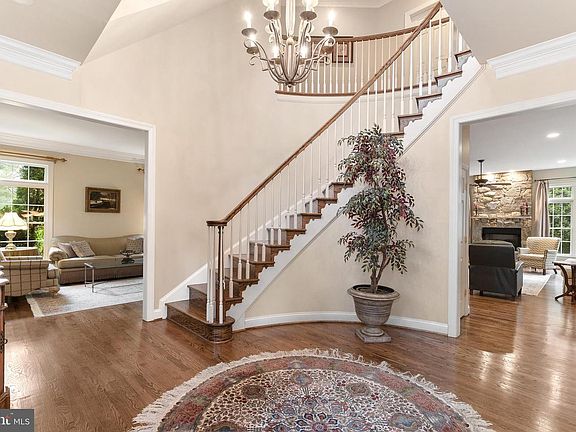4th image of 7941 Sandalfoot Dr