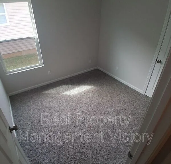12516 Waterbury Way — Photo 2