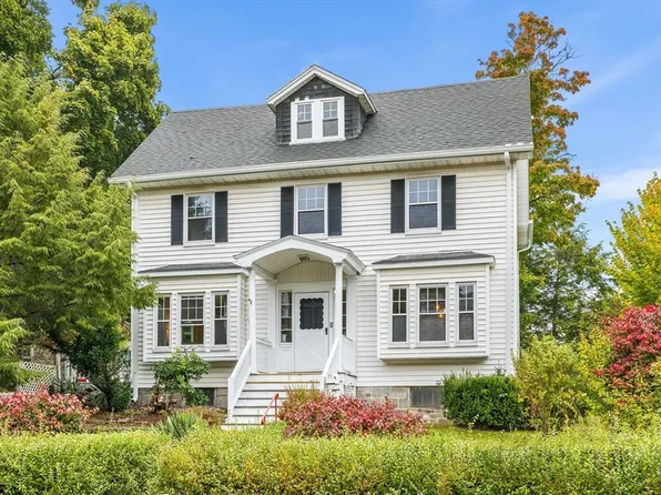 77 West St, Hyde Park, MA 02136