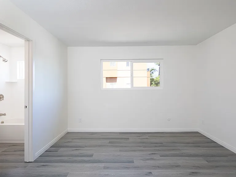 Aztec Pacific Apartments — Photo 83