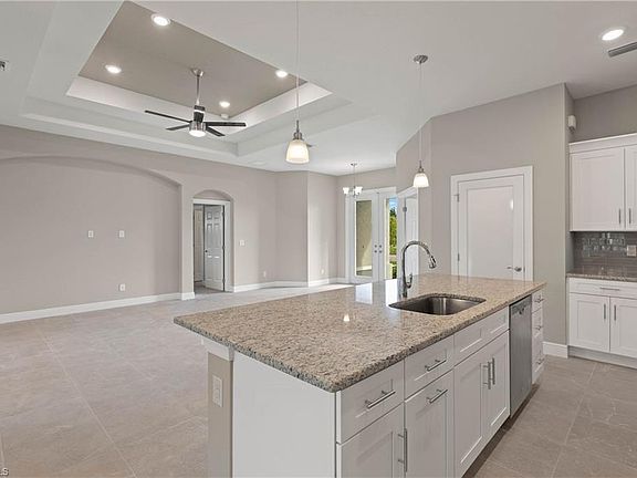 3rd image of 2130 Country Club Blvd