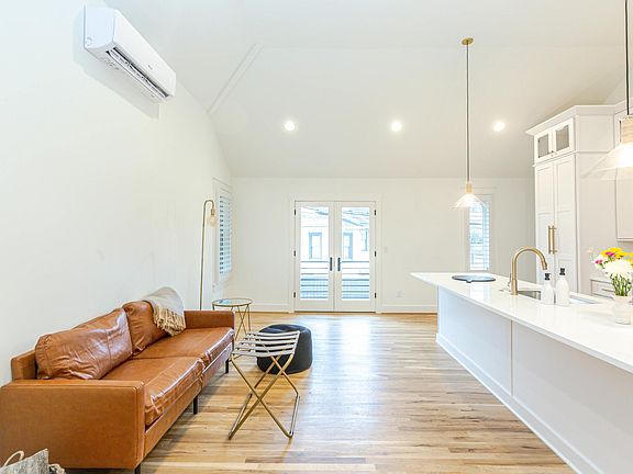 2nd image of 2213B Belmont Blvd #B