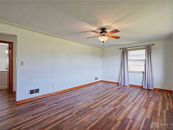 4th image of 2469 Rollingview Ave