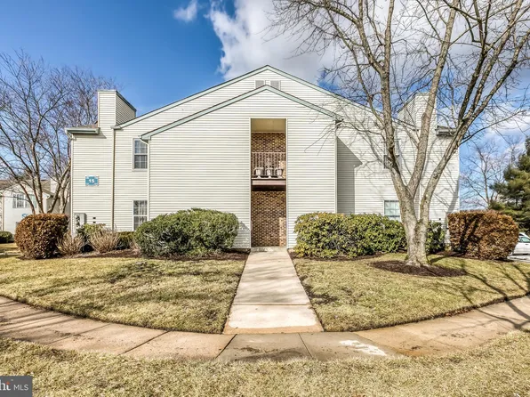 115 Village Ln, Mount Laurel, NJ 08054
