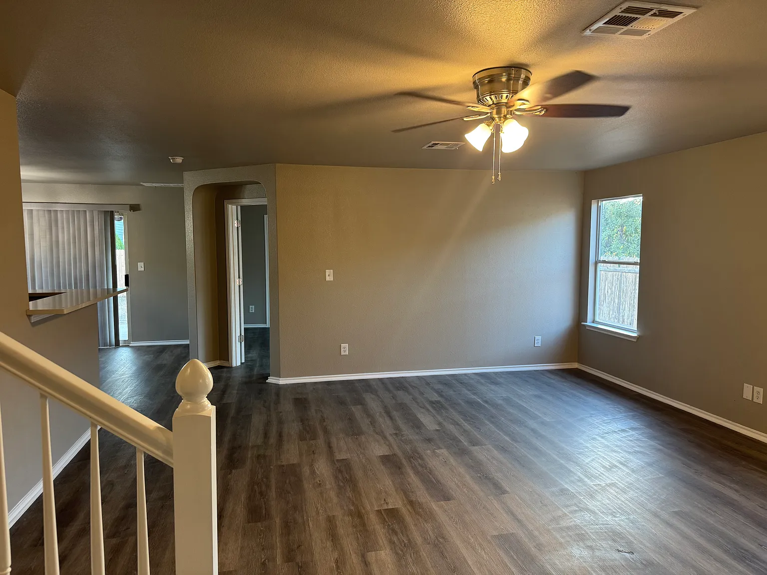 527 Red Robin Rd — Photo 3