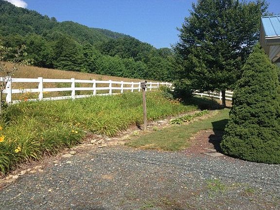 4th image of 364 Sunnybrook Ln