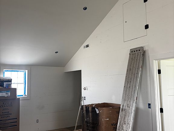 5th image of 602 N College Ave