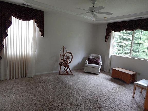 3rd image of 649 Kensington Dr