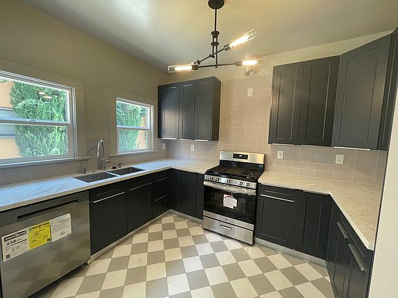 3rd image of 162 S Sycamore Ave #162