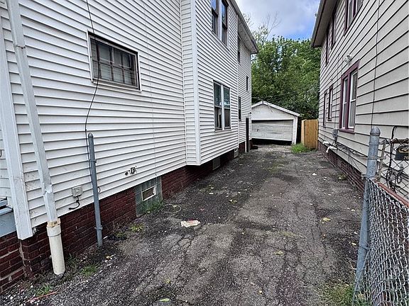 3rd image of 1104 E 143rd St