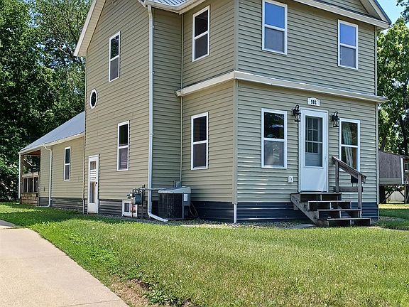3rd image of 902 N 6th St