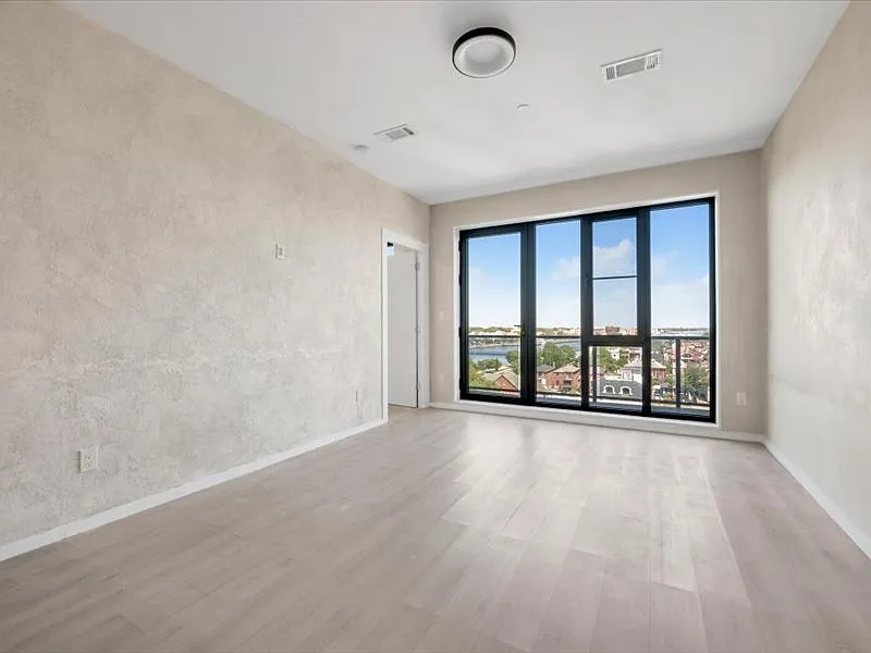 15 West End Avenue — Photo 2