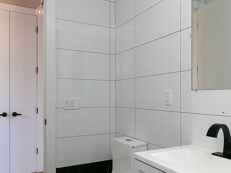 566 Maple St #2F — Photo 9