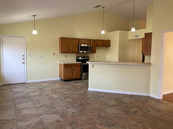4th image of 489 Whitley St