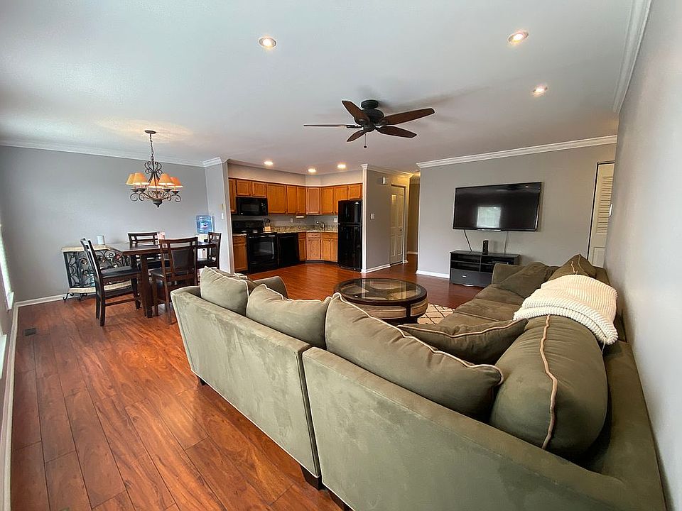 Family Room / Kitchen Eat-in
