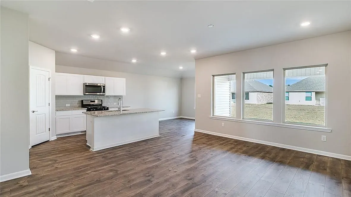 4 bed, 1786 sqft, $1,700 — Photo 2