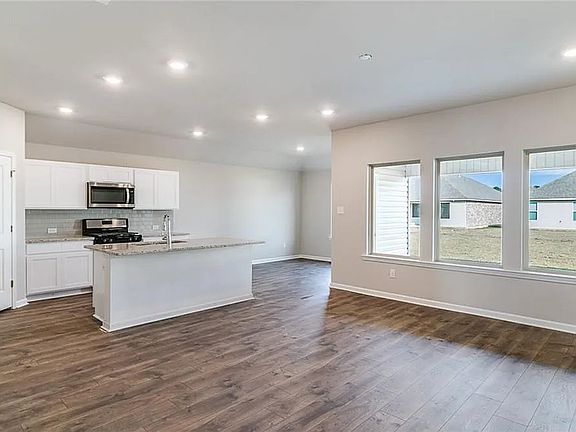 2nd image of 4046 Canary Pl