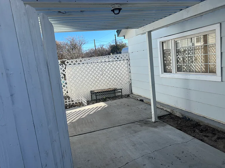 855 White Ave — Photo 14