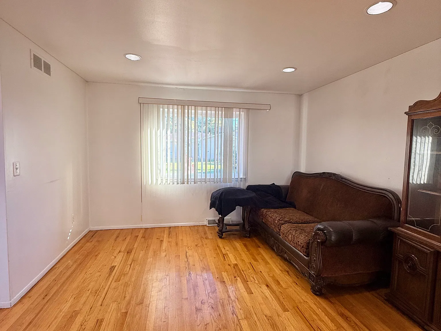 4 bed, 3200 sqft, $2,600 — Photo 3