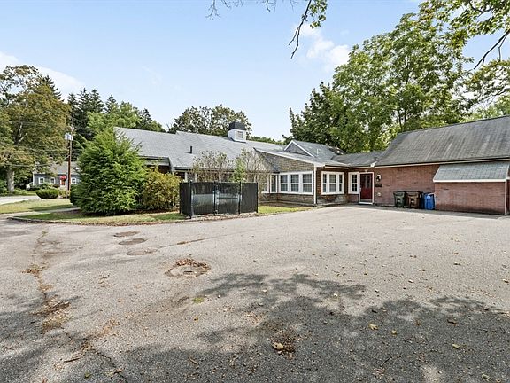 5th image of 11 Maple St