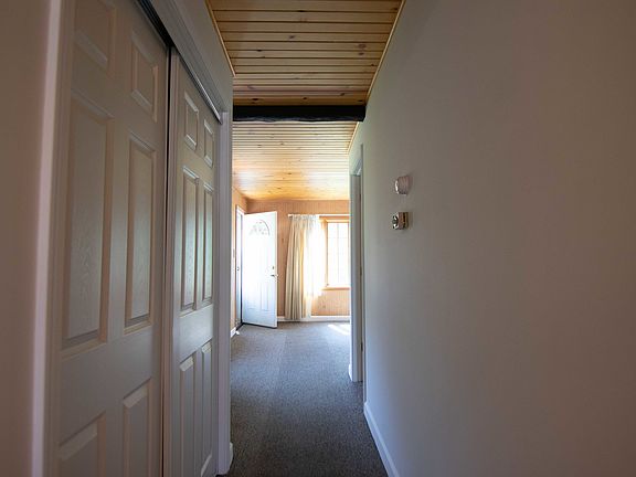 4th image of 953 Greenbay Ave
