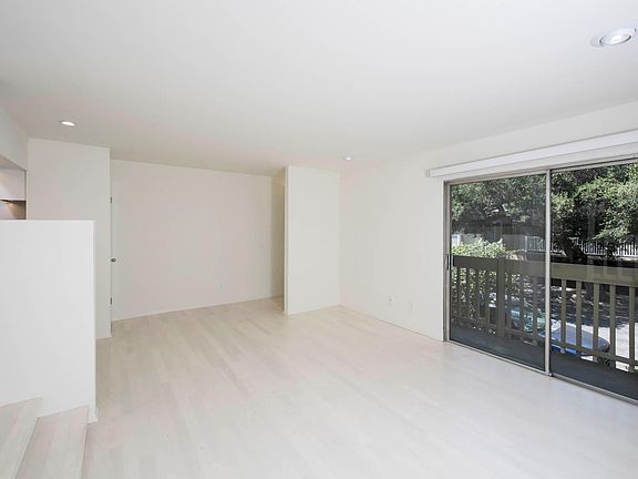 5th image of 4111 Tujunga Ave #13
