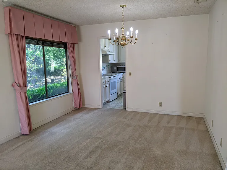 911 Umpqua Ct — Photo 4