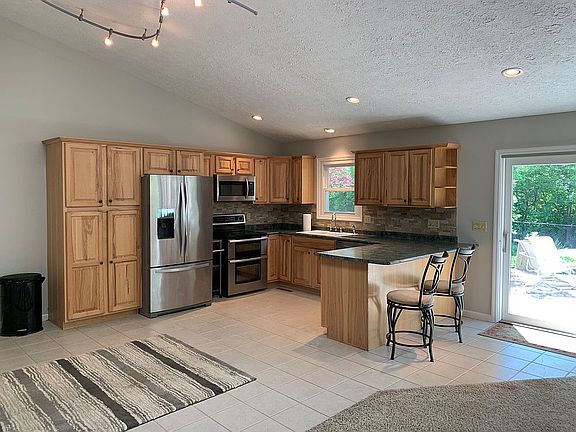 2nd image of 50 Waterford Ct