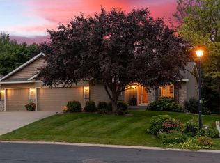 1124 Pond Curv, Waconia, MN 55387