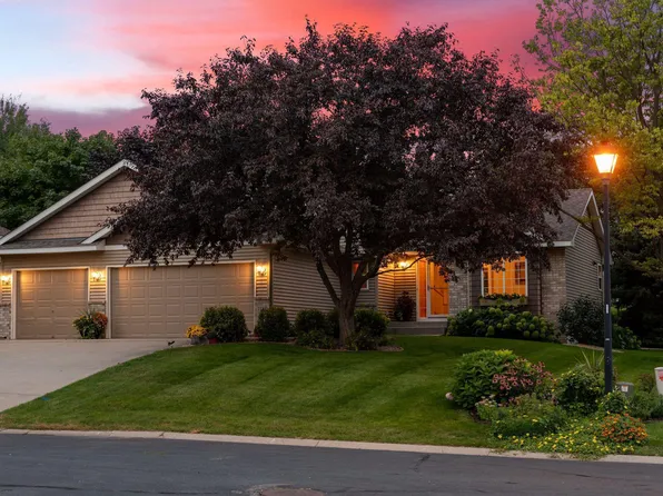 1124 Pond Curv, Waconia, MN 55387