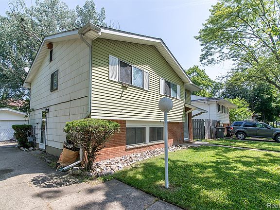 2nd image of 29456 Edward Dr