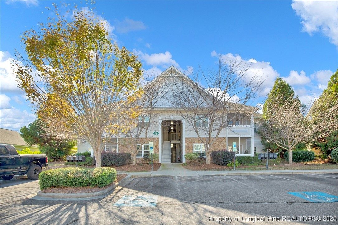 321 Gallery Dr APT 202